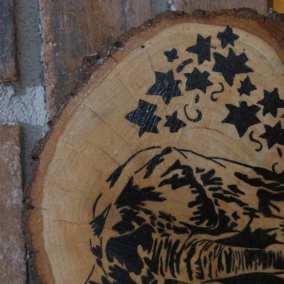 Sliced tree trunk painted shellac elephant picture - Picture 2 of 9